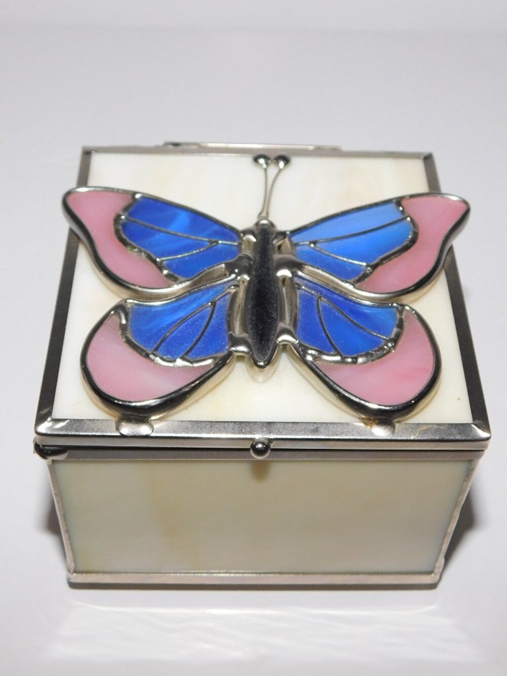 VTG Stained Glass Trinket Music Box White Pink Blue Butterfly It's a Small World
